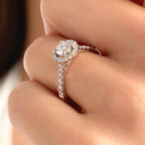 Bague halo en diamants naturels